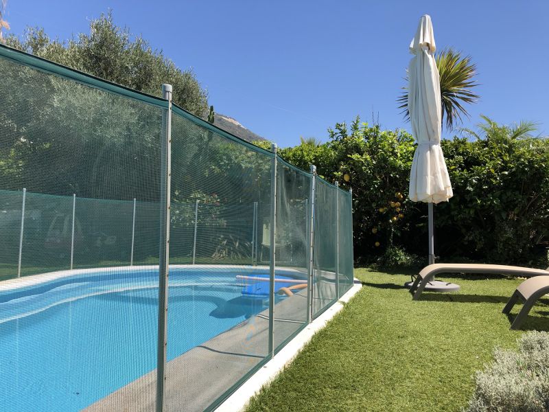 Child and Pet Safety Mesh Fence